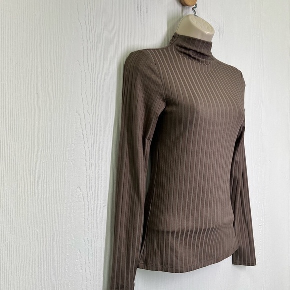 H&M - NWT Dark Beige Ribbed Stripe Long Sleeve Mock Neck Blouse Size Small - Picture 4 of 10